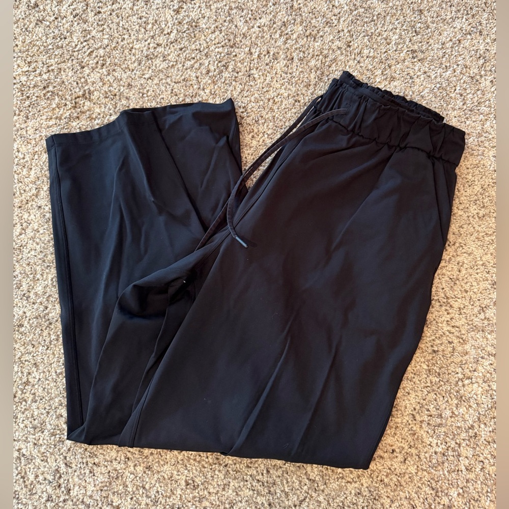Lululemon black straight leg pant